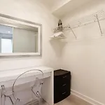 Chic 2 Bedroom 2.5 Bath Downtown Toronto